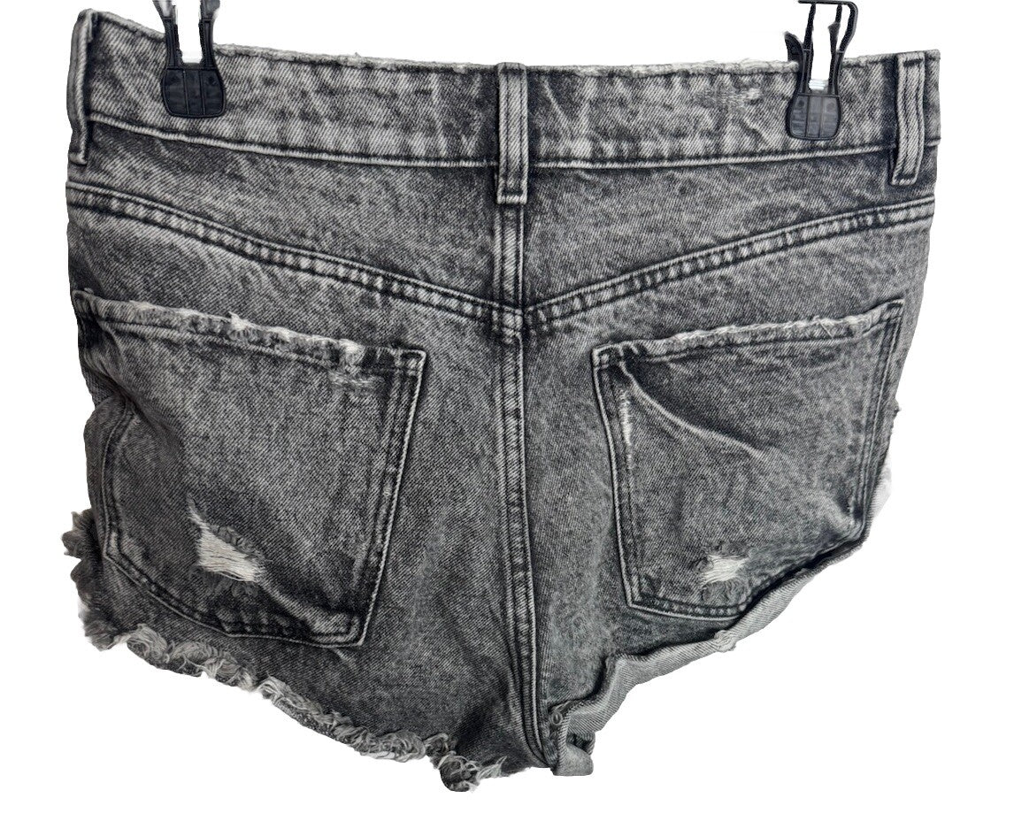 Zara Woman’s Denim Shorts  Size 6 Distressed Raw Hem