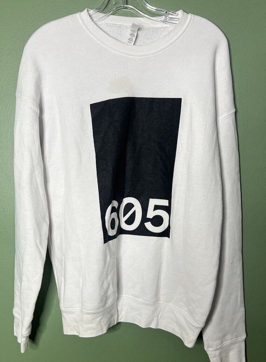 605 Sweater Size Medium White