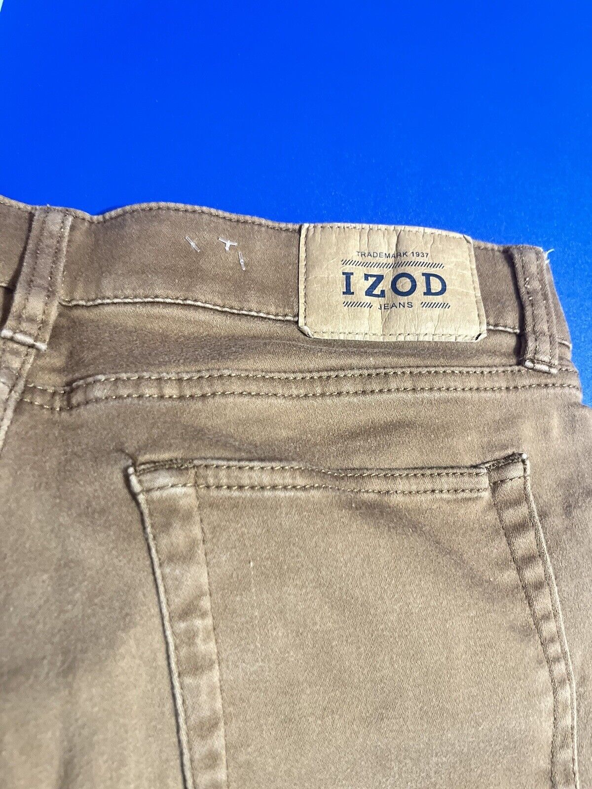 IZOD Men's Relaxed Fit Comfort Stretch Denim Jeans Vintage Khaki 32X34 NWT