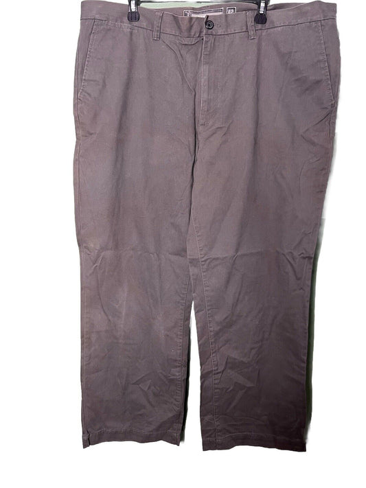 Old Navy Men's 42 x 30  Athletic Ultimate Tech Built-In Flex Chino Pants