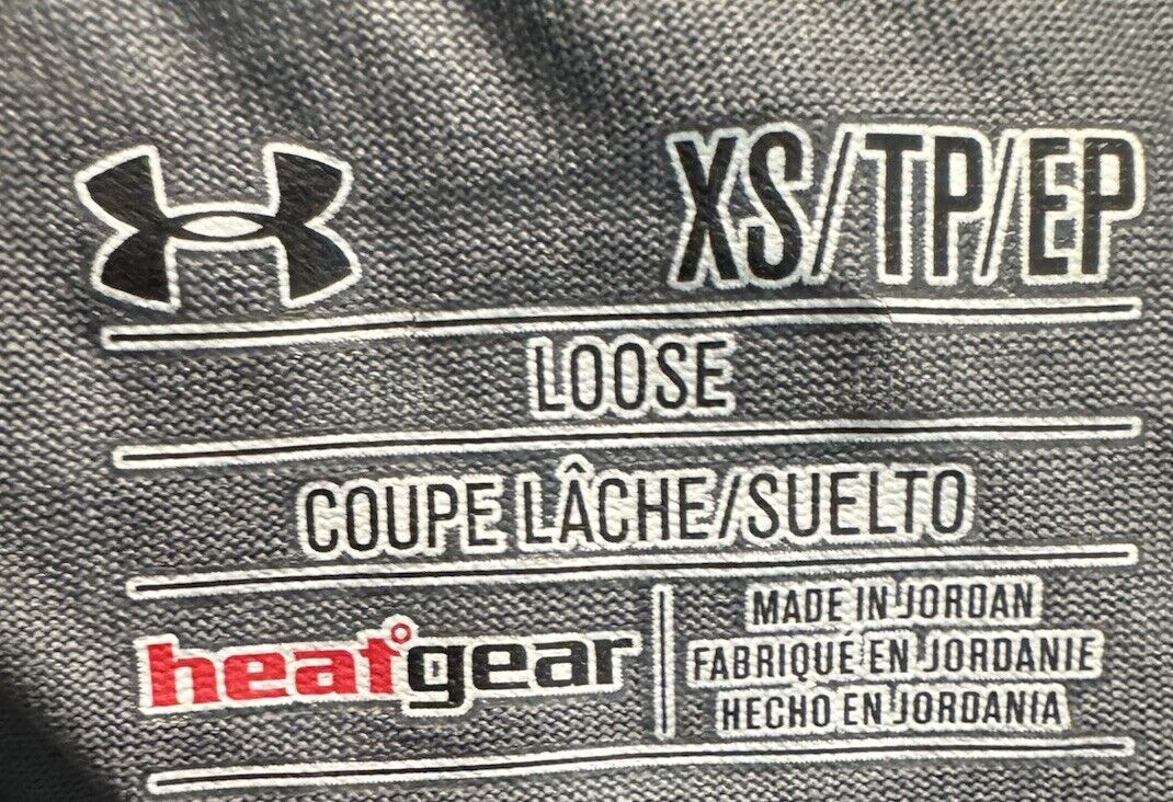 Men’s Under Armour Loose Athletic Shirt Size XSmall Short Sleeve