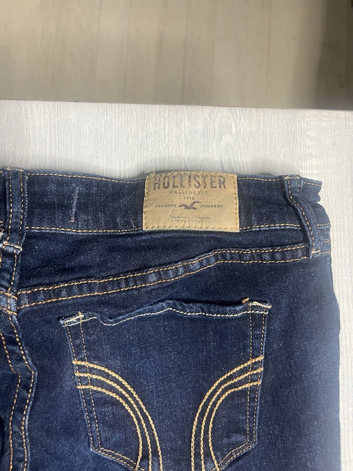 (2) Hollister Women’s Stretch Size 7 W28  Medium Wash Denim